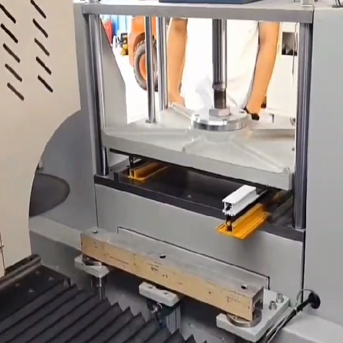 Aluminium Window Machine mullion PVC Window & Door Making Machines 3 axis cnc End Milling Machine 2