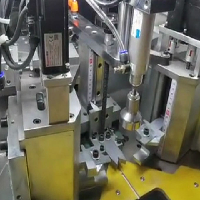 HEAVY DUTY ALUMINUM WINDOW DOOR MACHINE 6 KW CNC CORNER CRIMPING MACHINE 2