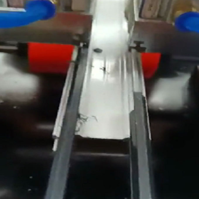 Thermal break assembly machine knurling machine with strip feeder device both side profile shelf 1