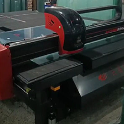 A device for transporting a pane of glass automatic glass cutting table mirror cutting machine